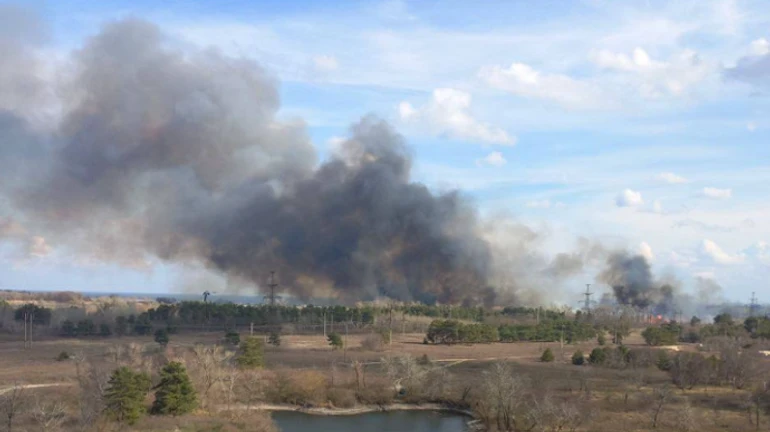 Explosions in occupied Enerhodar: fire being extinguished by military and Russian Guard