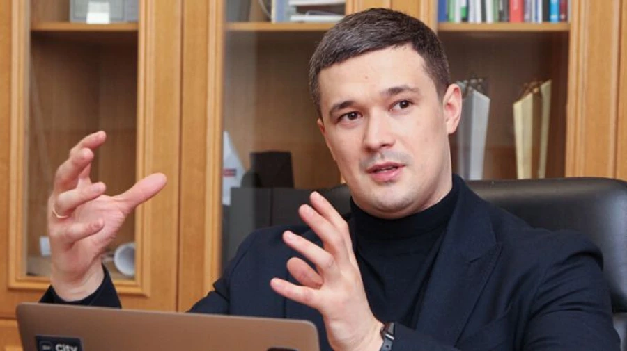 Ukraine goes on offensive in cyberwar with Russia