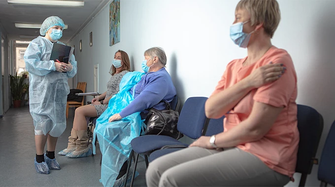 Половина взрослых украинцев уже вакцинированы против Covid-19