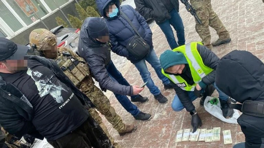 От столичного бизнесмена насилием требовали 1 млн долларов несуществующего долга