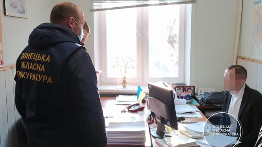 Украинские чиновники воровали пенсии жителей ОРДЛО – прокуратура
