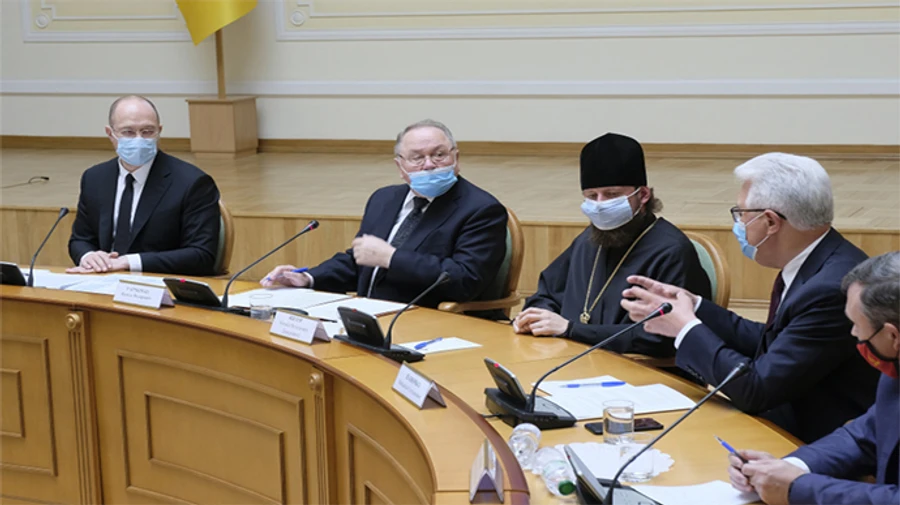 Шмыгаль обсудил с церковниками смягчения карантина