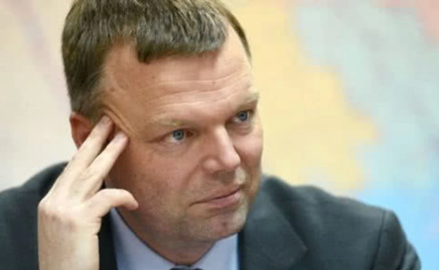 Хуг заявил, что видел на Донбассе российских военных, но не считает РФ агрессором