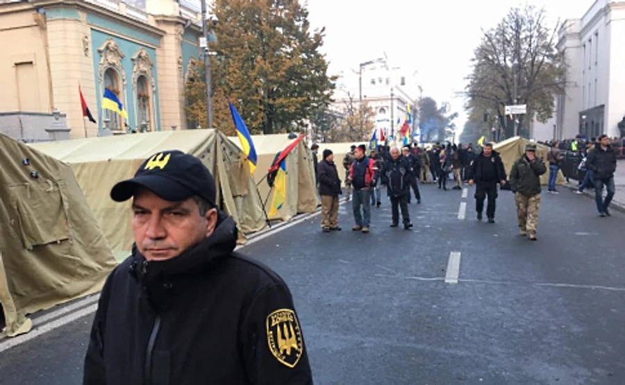 Під Радою близько 200 мітингувальників – поліція 