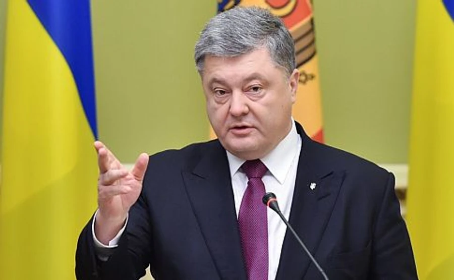 Порошенко: Багато хто в Україні плутає демократію з махновщиною