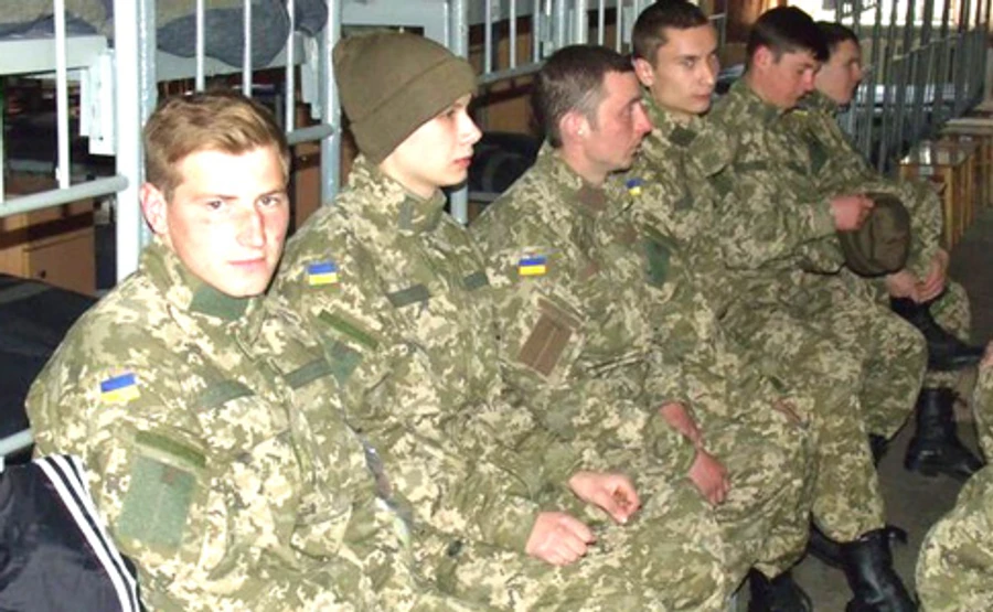 В мае начнется призыв, срочников в АТО не пошлют