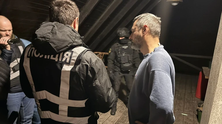 За підозрою в зґвалтуванні студенток в ексдиректора Молодого театру йдуть обшуки – джерело