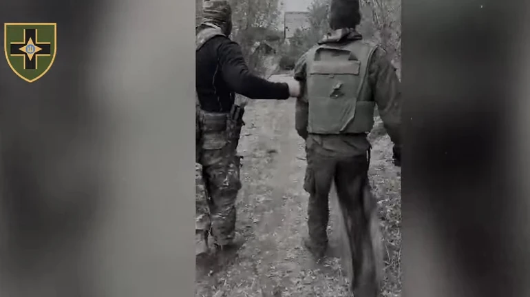 Артилеристи взяли в полон окупанта, який мав проводити росіян у Костянтинівку