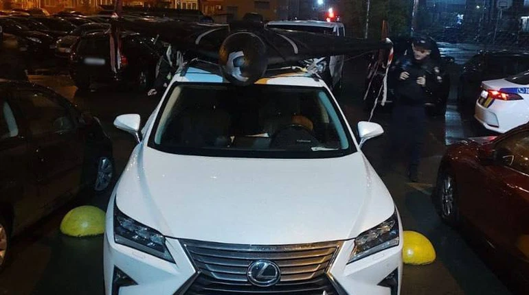 В Киеве мужчина перевозил на крыше автомобиля Шахед: полиция изъяла дрон
