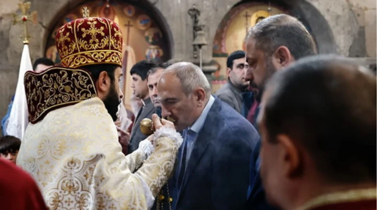 Боротьба з церквою чи з впливом РФ? Як світська влада Вірменії пішла війною на духовну