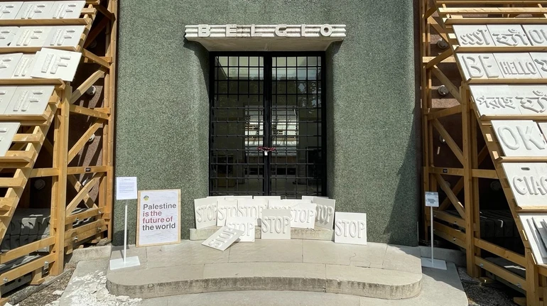 Часть павильонов Венецианской биеннале не открылась в поддержку Палестины