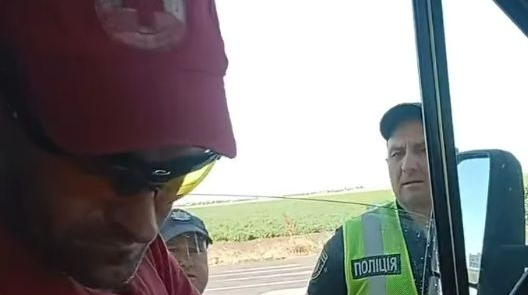 Водія "Червоного Хреста" забрали до ТЦК під час евакуації сімей із Херсона: триває розслідування
