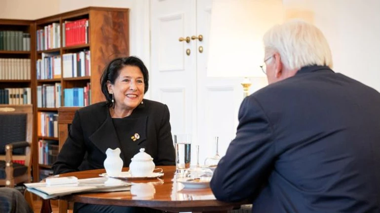 Правляча партія Грузії запускає процедуру імпічменту президентки за турне в ЄС