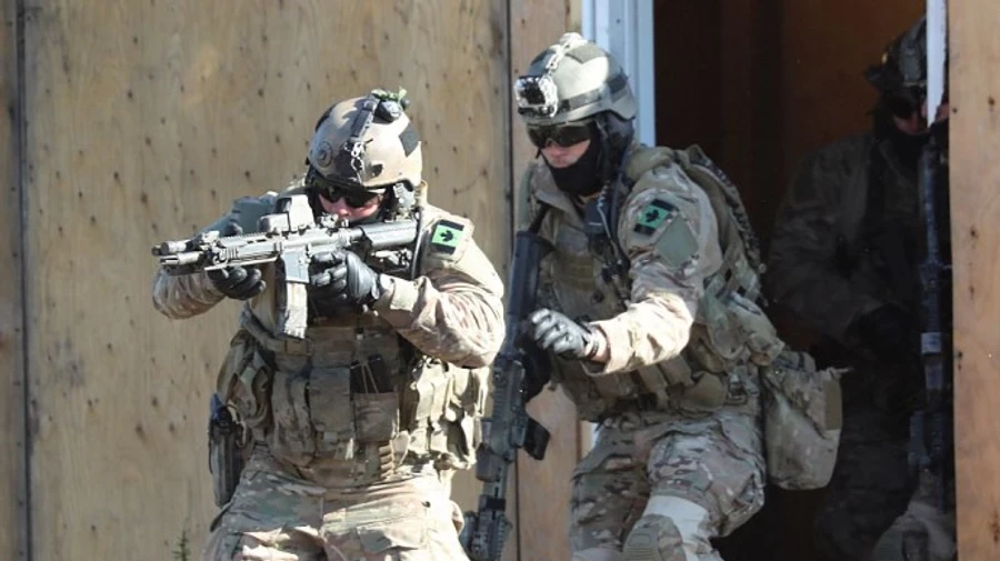 Новости понедельника и ночи: возвращение Порошенко, канадский спецназ в Украине