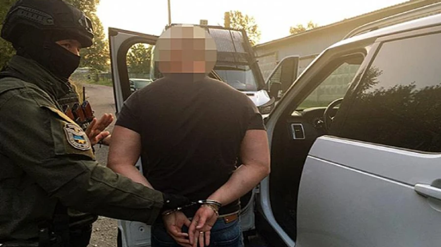 У Києві злочинне угруповання намагалось заволодіти житловим комплексом на Подолі - силовики