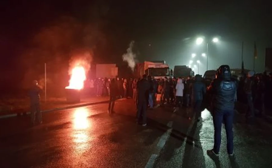 Движение через границу до сих пор затруднено из-за евробляхарей