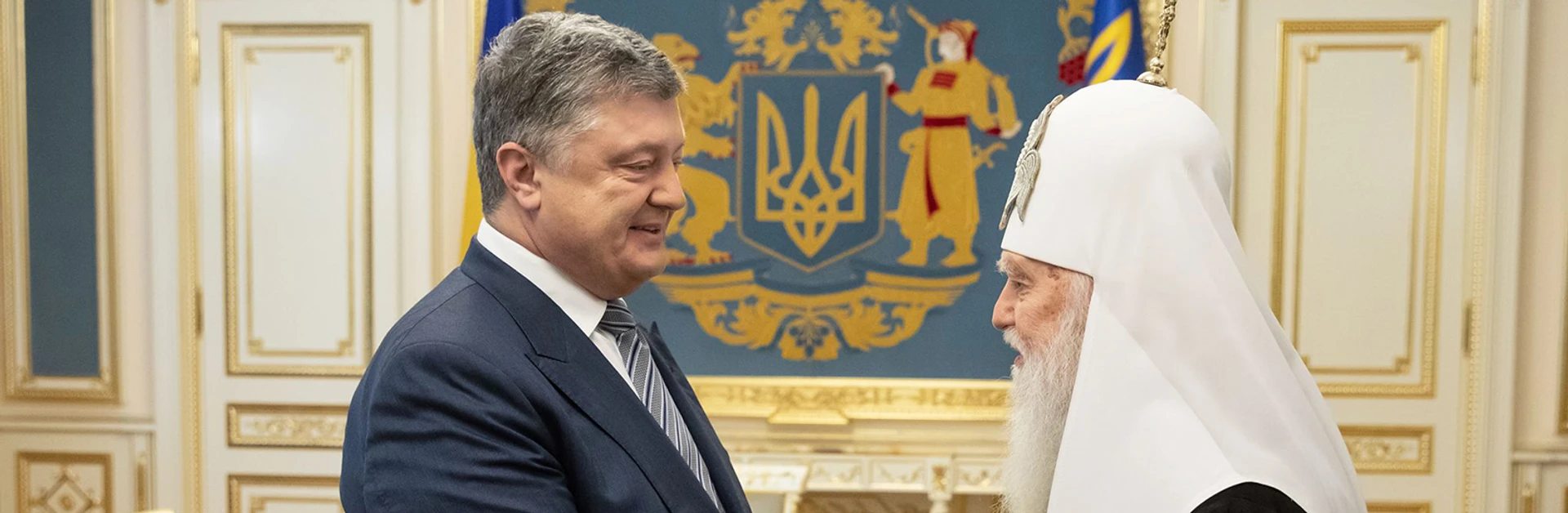 Хто і навіщо подав до суду на Порошенка через Томос