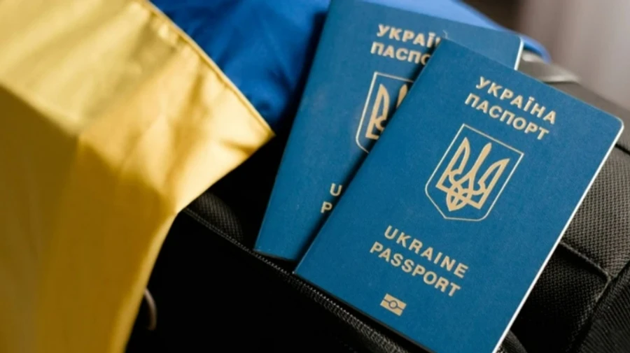 Медіарух вимагає скасувати призупинення видачі журналістам листів для виїзду за кордон