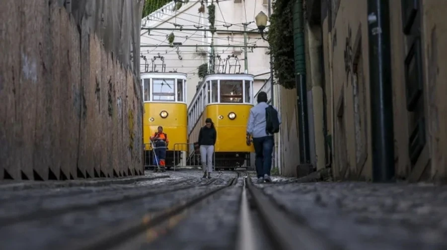 В Португалии обнаружили возможную причину аварии фуникулёра в Лиссабоне