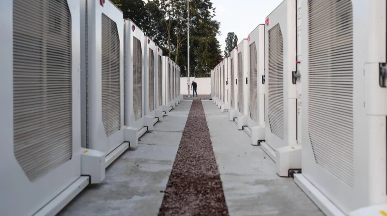 Україна створила парки батарей для підтримки електромереж – WSJ