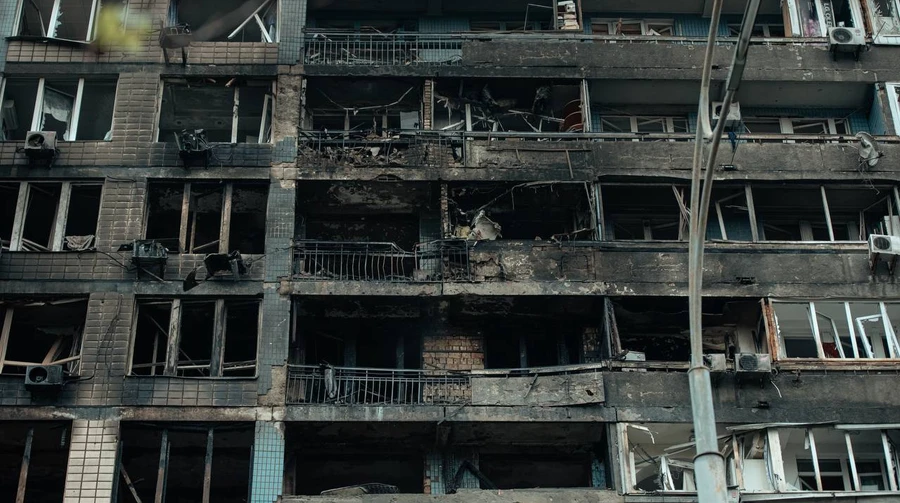 Через атаку російських БпЛА у Києві загорілась багатоповерхівка, 12 постраждалих