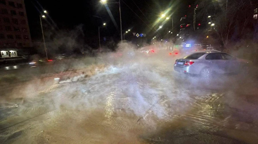 В Києві на проспекті Голосіївському ускладнено рух через прорив труб