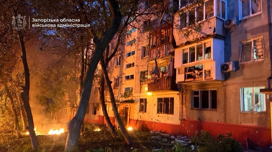 Росіяни вдарили по Запоріжжю, виникла пожежа, двоє потерпілих
