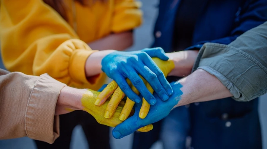 Опрос: украинцы стали меньше испытывать гордость, зато больше - грусть и страх