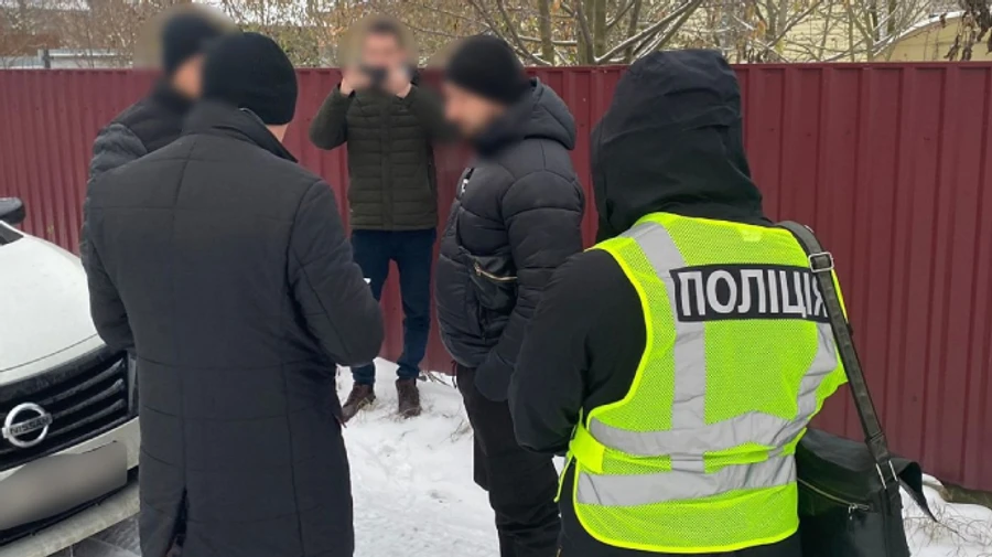 До банди рекетирів, яка викрадала людей та вибивала гроші, причетний депутат – правоохоронці