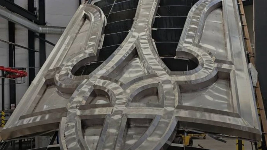 Батьківщину-мати вже готують до встановлення Тризуба, він буде з європейської сталі