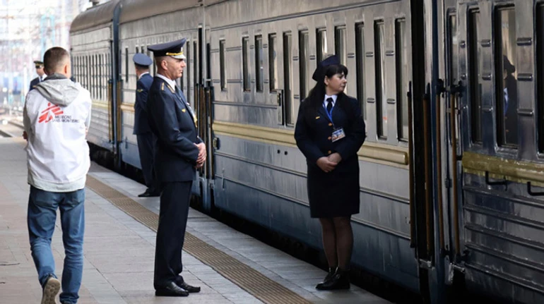 Дуже страшно, але продовжуємо, бо потрібні людям. Прифронтові історії працівників критичної інфраструктури
