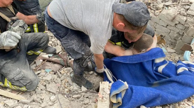 Удар по багатоповерхівці на Донеччині: 15 загиблих, 6 постраждалих