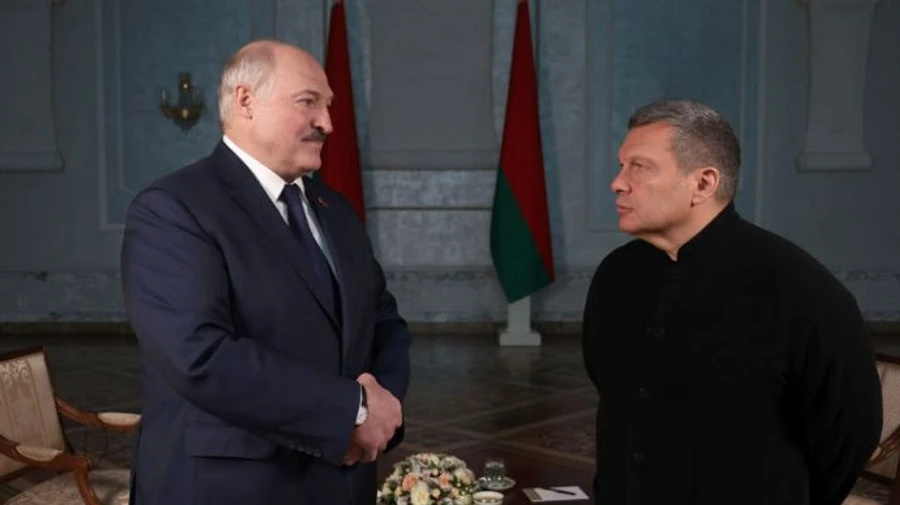 Янукович і я – велика різниця: Лукашенко розповів, чому бігав з автоматом