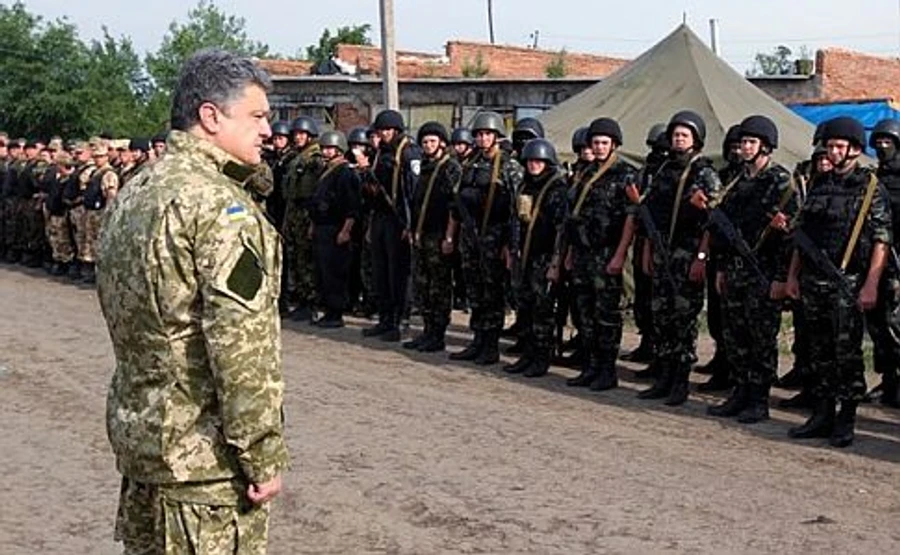 Порошенко: пока не планирую объявлять 7-ю волну мобилизации