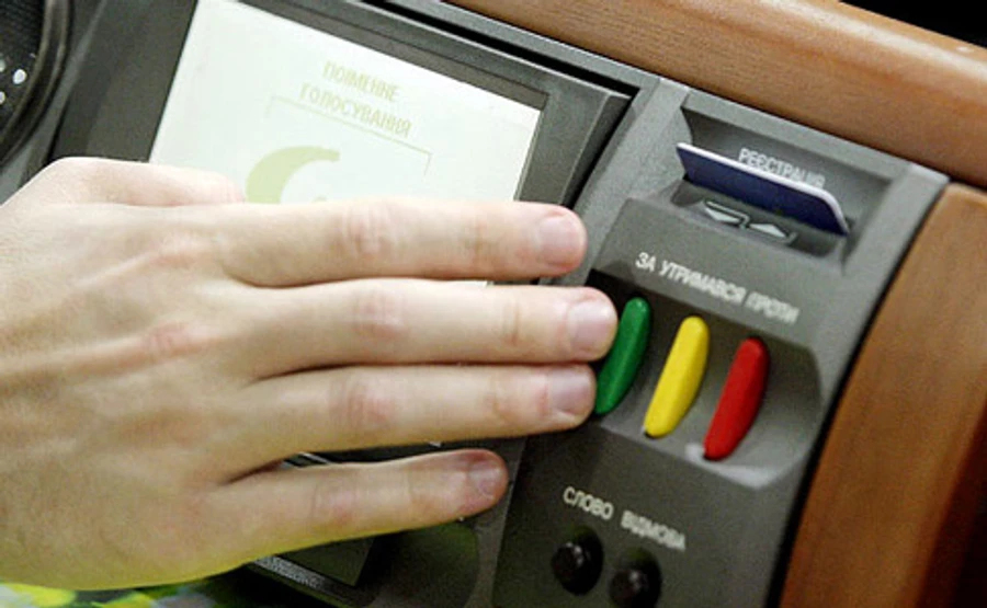 Рада принимает больше законов, но большинство - с нарушением регламента