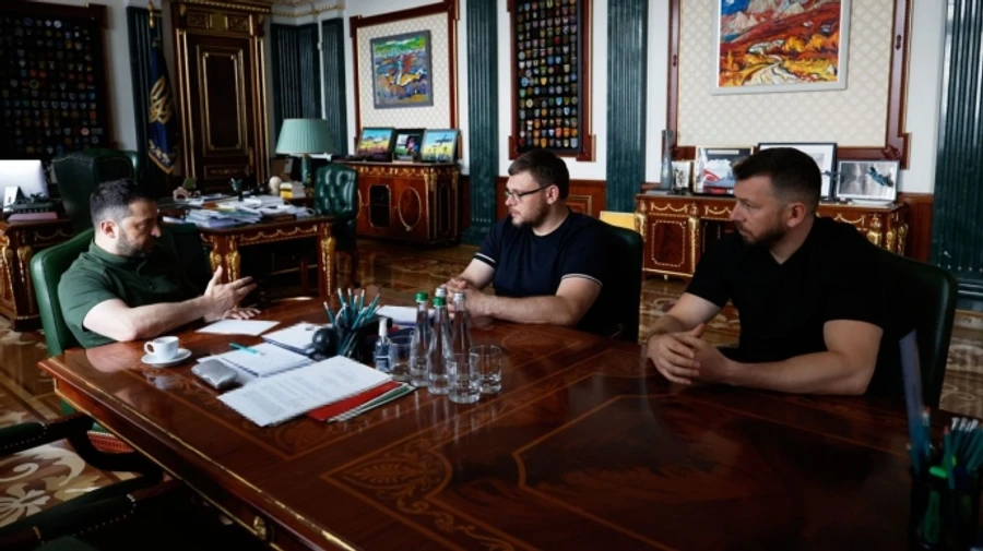 Зеленский: НАБУ и САП поймали на взятке нардепа, главу городской администрации, военных