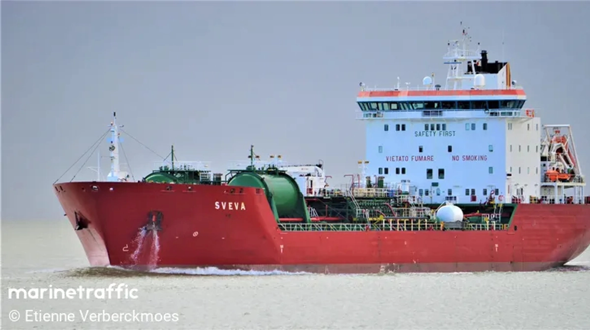 Russia attacks civilian vessel carrying Ukrainian oil