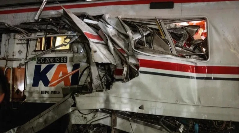 В Індонезії зіткнулися потяги: щонайменше 4 загиблих