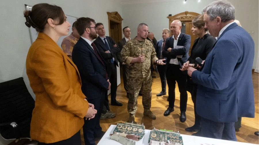 Європейським послам показали іноземні компоненти ракет і дронів, якими Росія атакувала Україну 24 травня