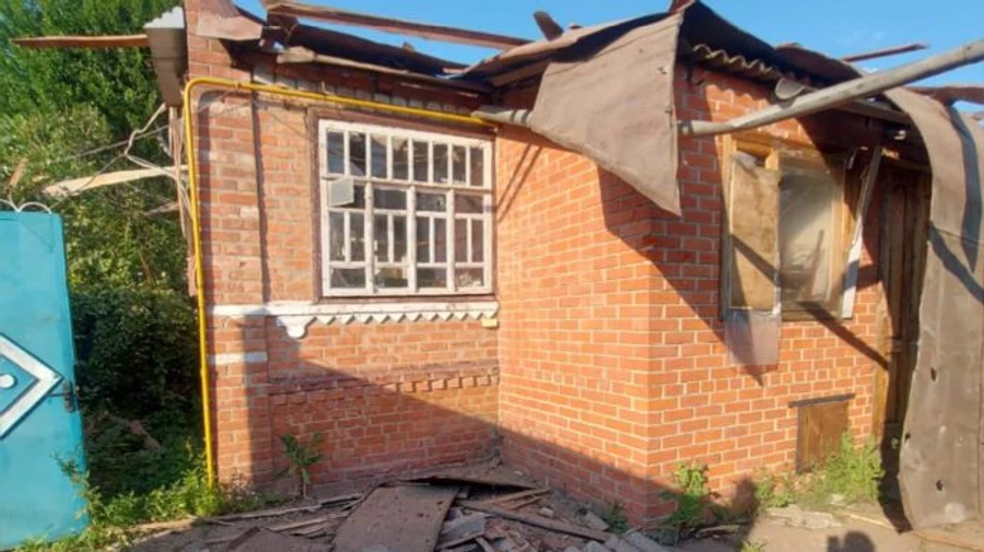 Russians attacked Kharkiv Oblast: one injured, houses and cars were damaged