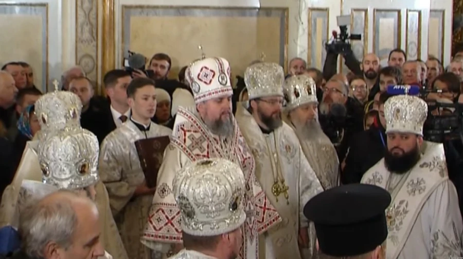 Епіфаній у Києво-Печерській Лаврі проводить Різдвяну службу