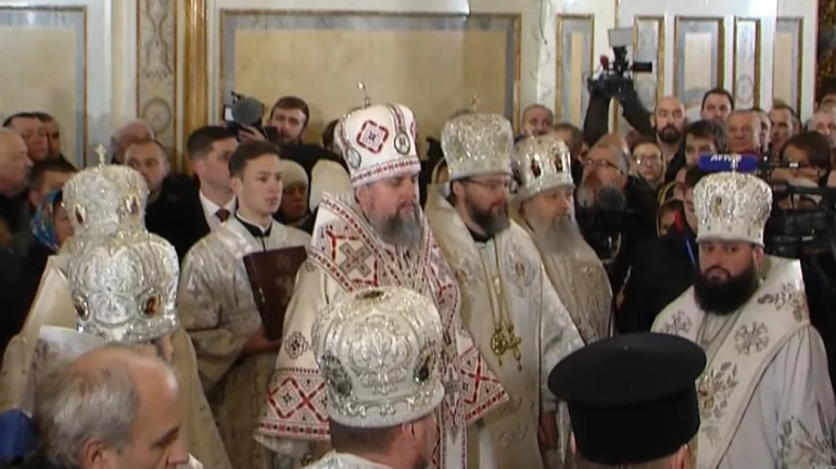 Епифаний в Киево-Печерской Лавре проводит Рождественскую службу