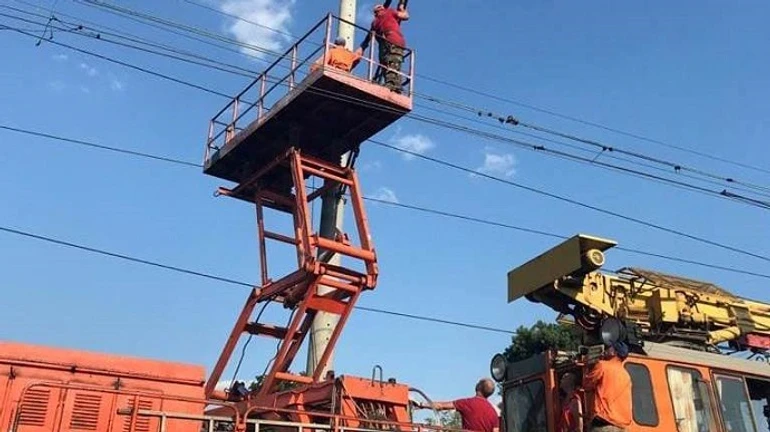 Главные новости субботы и ночи: рекорд прививок, схождение поезда с рельсов