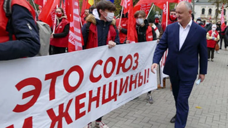 Битва за Молдову: як чорнуха та підтримка РФ рятують президентство Додона