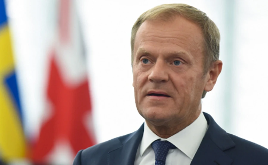 Туск: продолжение реформ - лучшее уважение Небесной сотни