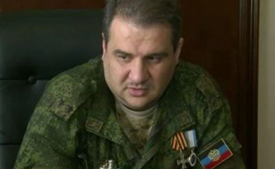 РосЗМІ: У Донецьку підірвали авто міністра доходів і зборів