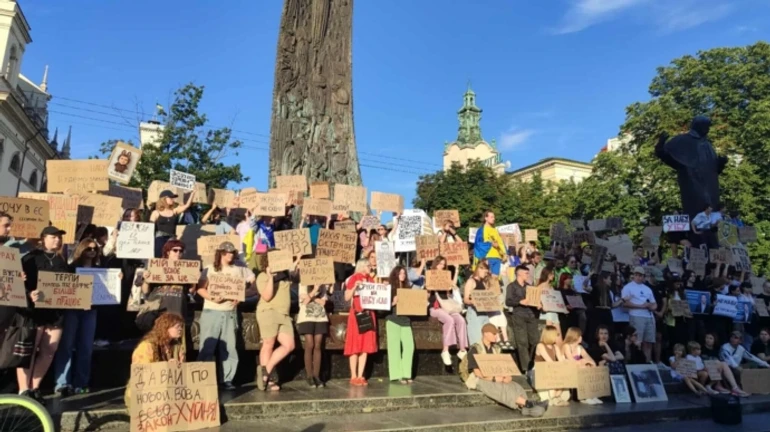 В Україні пройшли мітинги через законопроєкт щодо НАБУ і САП