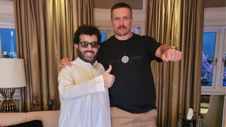 Турки предложил Усику подраться с легендарным кикбоксером