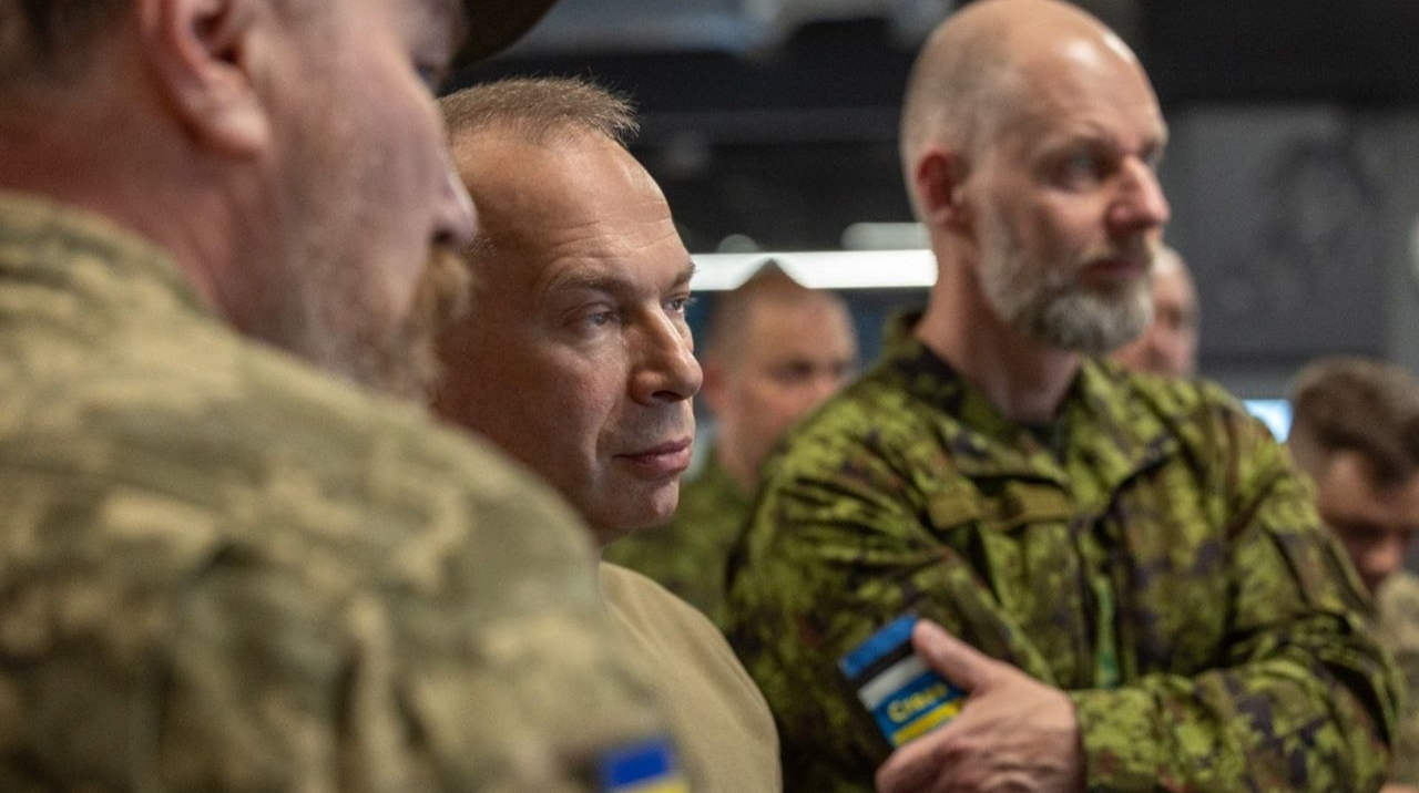 Estonian defence chief visits front line in Ukraine