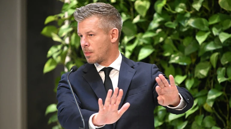 Маленький робот для Мадяра. Чи зможе рішення Ради зняти угорську блокаду України в ЄС